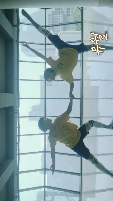 Yuwol Universe: I Wanna Dance with Somebody