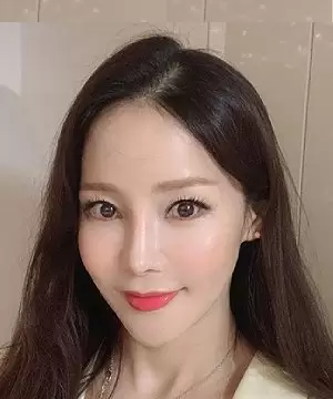 Shim Mina