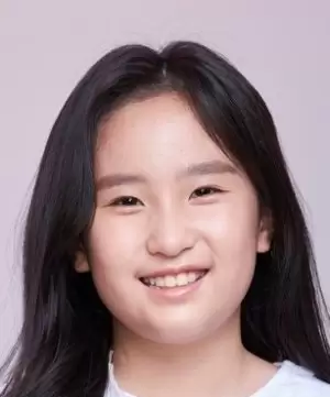 Kang Chae Bin