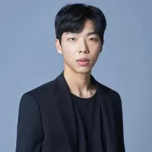 Min Tae Hong