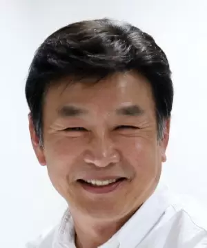 Gil Yong Woo