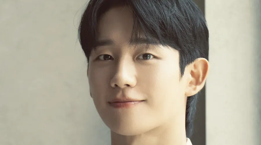 Jung Hae-in Dikabarkan Pimpin Drama Baru tvN Lucky Seoul, Agensi: Masih Dalam Tahap Peninjauan